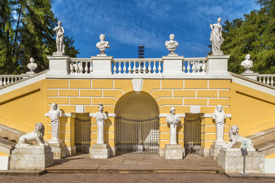 Stairs to the balustrade with sculptures in arkhangelskoye, russia