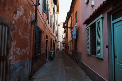 Narrow alley amidst buildings in city