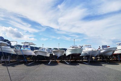 Row of boat against sky