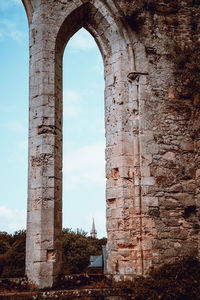 Old ruin building against sky