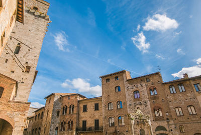View of medieval buildings in piazza della cisterna, san gimignano, region of tuscany, italy