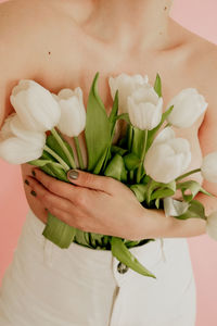 Cropped hand of woman holding flower bouquet