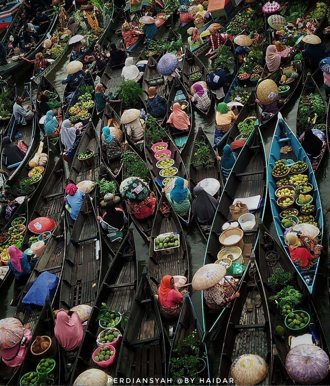 HIGH ANGLE VIEW OF FLOWERS FOR SALE AT MARKET