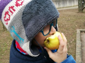 Midsection of boy eating apple