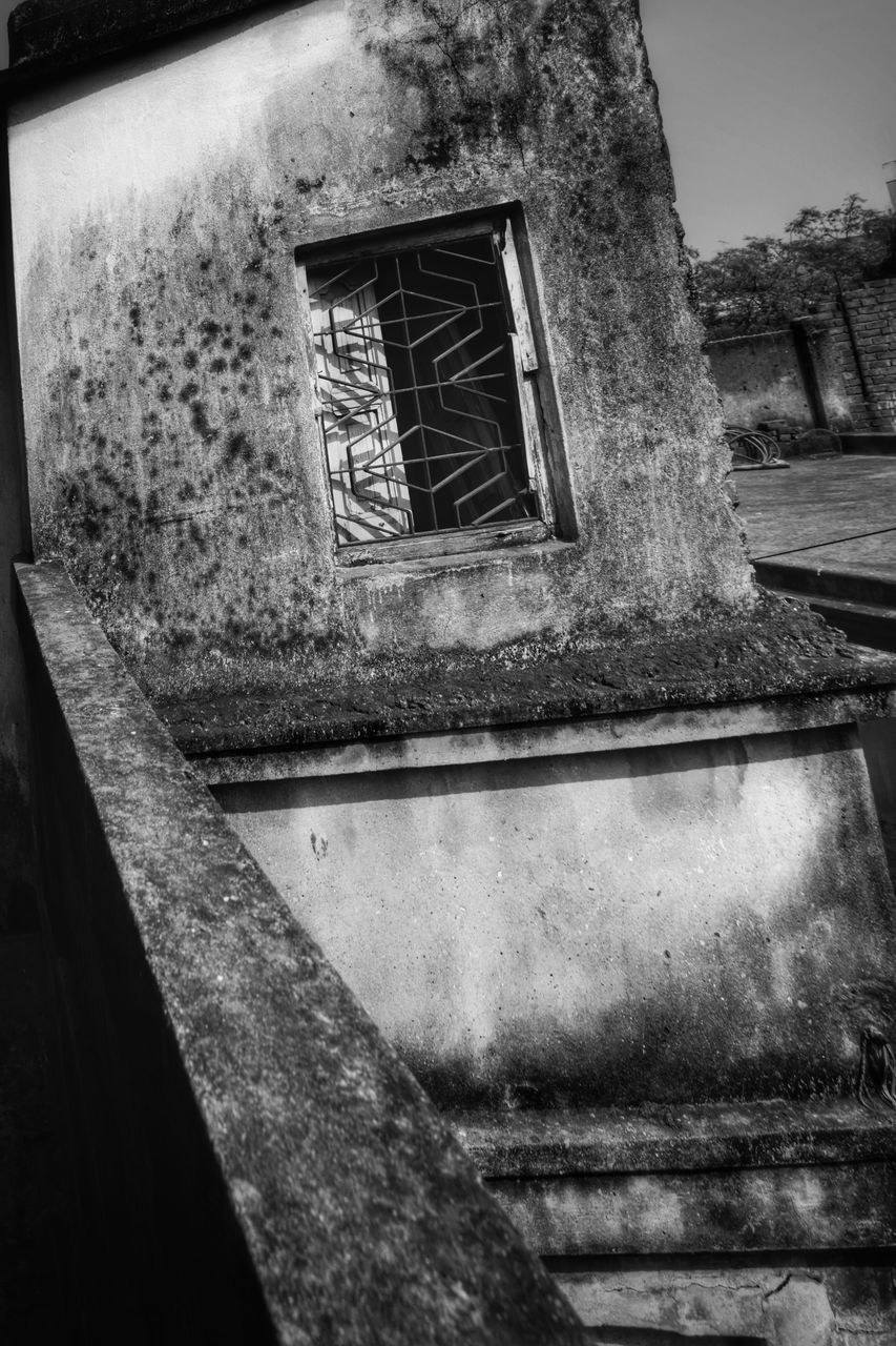 LOW ANGLE VIEW OF WINDOW ON BUILDING