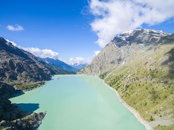 Panoramic view of lake and mountains against sky