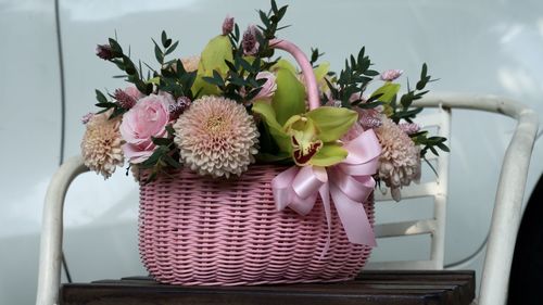 Close-up of pink flowers in vase on table