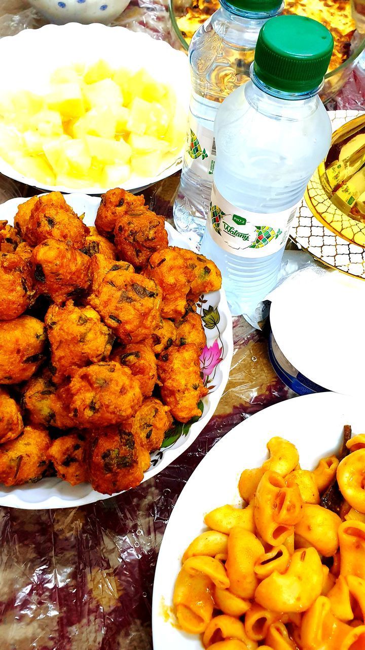 HIGH ANGLE VIEW OF FOOD SERVED ON TABLE