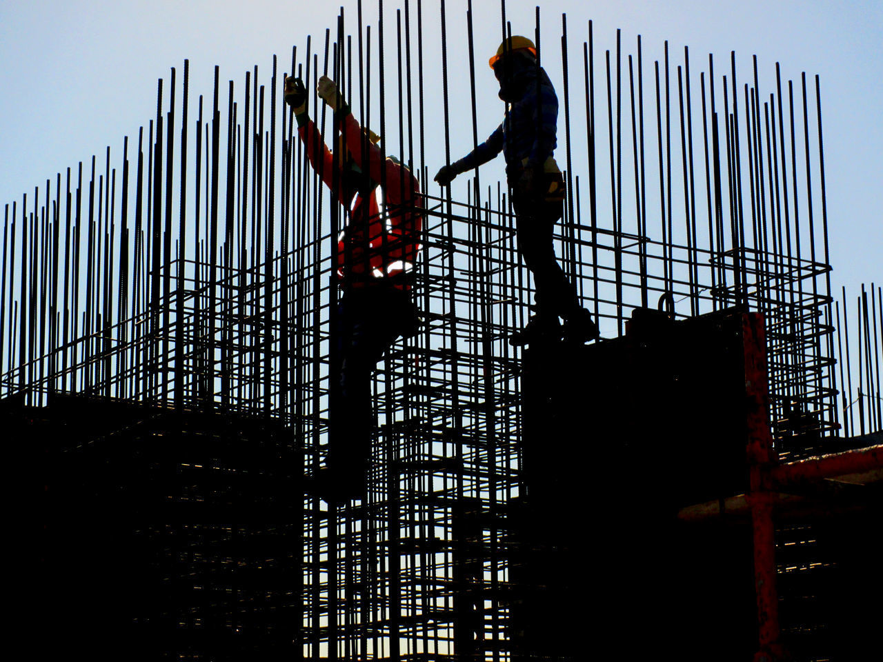 SILHOUETTE PEOPLE WORKING AT CONSTRUCTION SITE AGAINST SKY