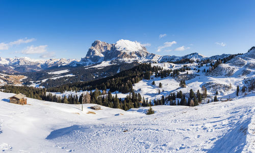 Views and huts in the snow. alpe di siusi. italy