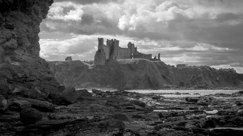 Tantallon castle and beach against cloudy sky