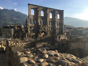 Old ruin building against sky