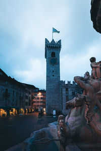 Statue of historic building against sky