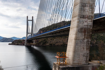 Modern suspension bridge across reservoir los barrios de luna in castile and leon, spain.