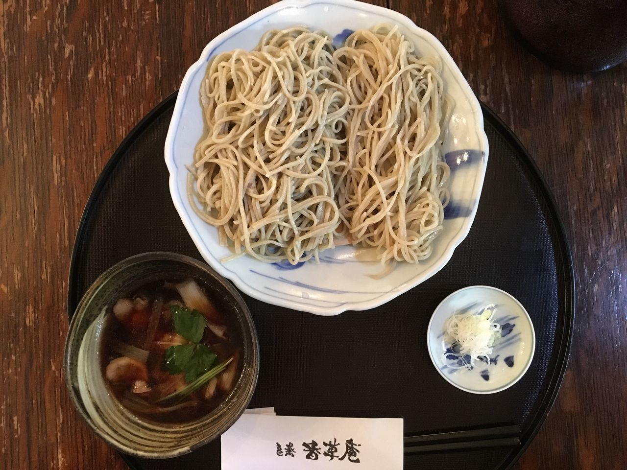 HIGH ANGLE VIEW OF RICE IN BOWL ON TABLE