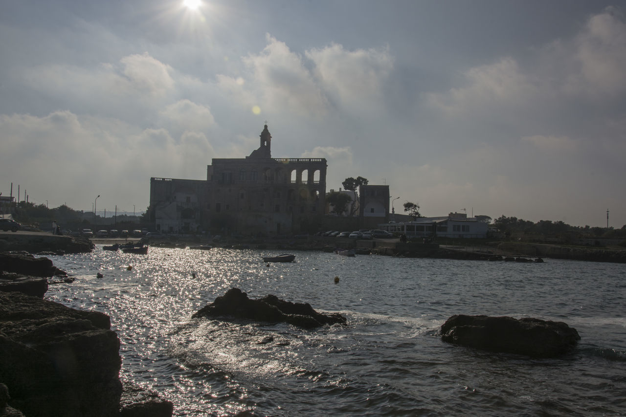 VIEW OF CITY AT WATERFRONT