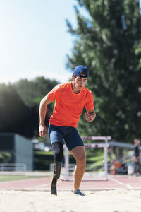 Man with prostethic leg running