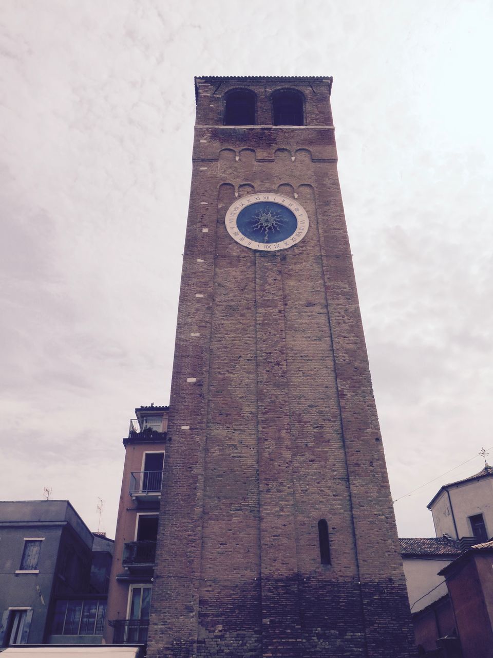 LOW ANGLE VIEW OF CLOCK TOWER AGAINST SKY