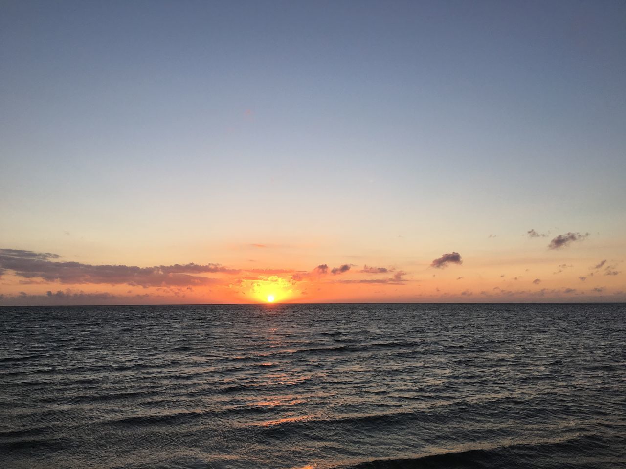 sea, sunset, horizon over water, water, sun, scenics, tranquil scene, tranquility, beauty in nature, sky, orange color, idyllic, nature, rippled, seascape, outdoors, no people, remote, ocean, non-urban scene, cloud, sunbeam, majestic, cloud - sky