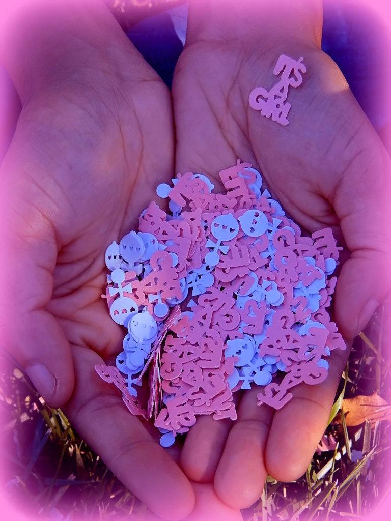 CLOSE-UP OF HAND HOLDING BABY