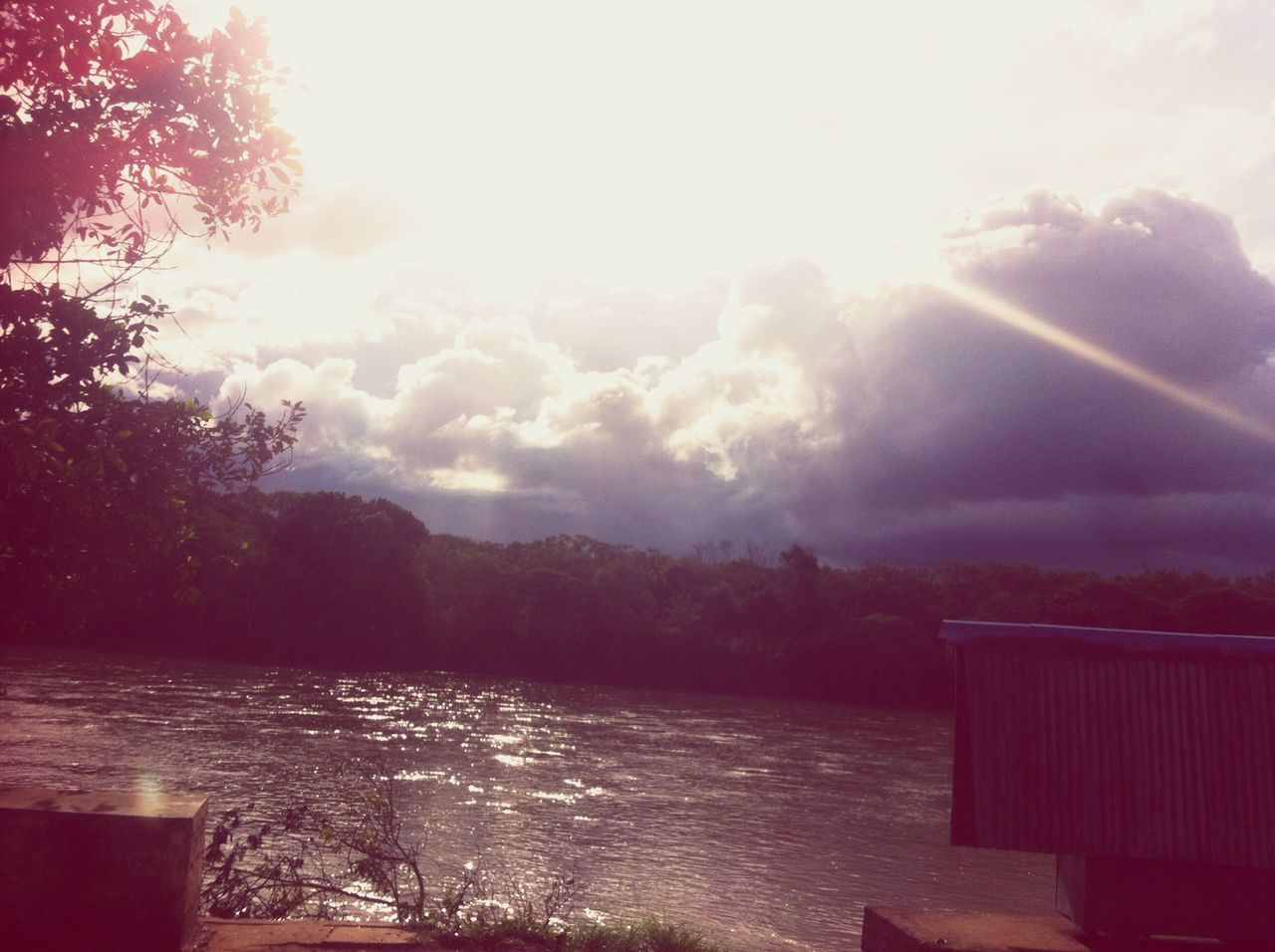 sky, water, tree, tranquil scene, tranquility, scenics, beauty in nature, sun, sunbeam, nature, cloud - sky, sunlight, lake, idyllic, outdoors, lens flare, weather, no people, built structure, cloud