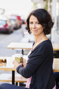 Smiling mature woman, portrait