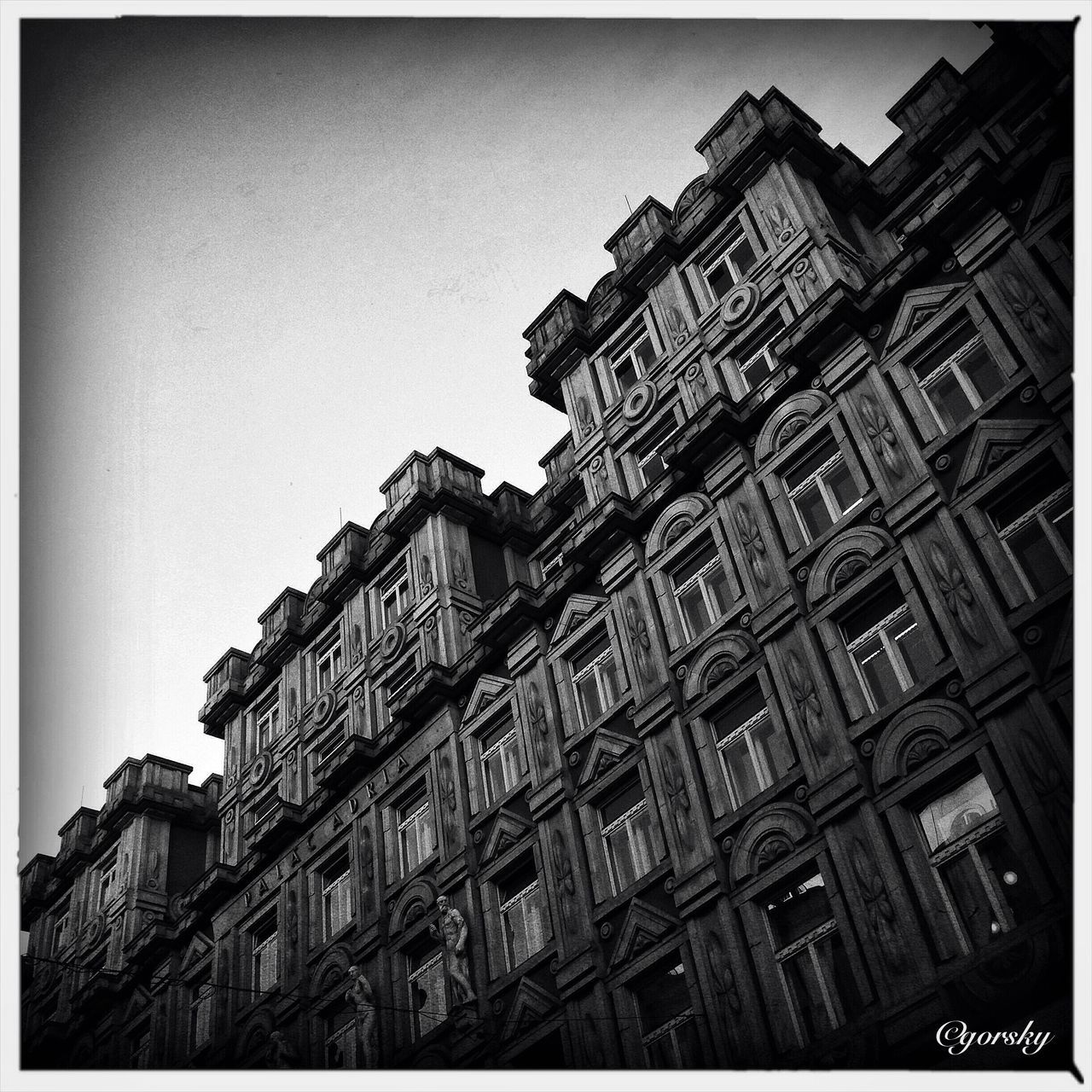 LOW ANGLE VIEW OF BUILDINGS IN CITY