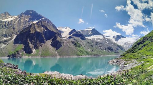 Panoramic view of lake and mountains against sky