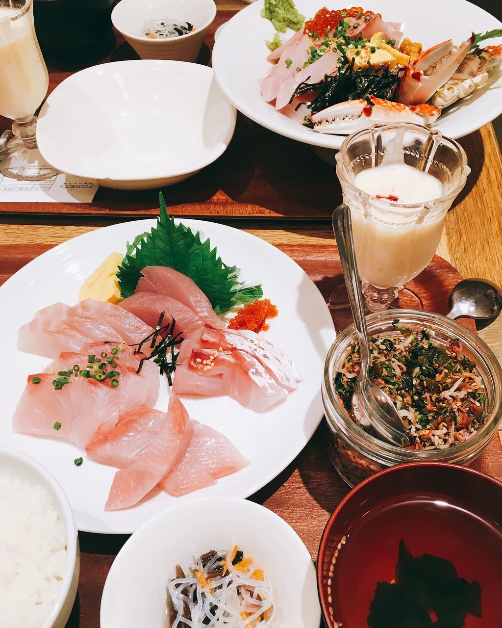 HIGH ANGLE VIEW OF SERVED FOOD IN PLATE