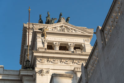 Side view of altar of the fatherland from piazza venezia, national monument to victor emmanuel ii