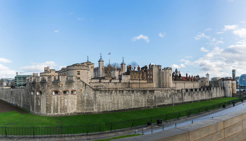 Panoramic of the tower of london in a sunny day