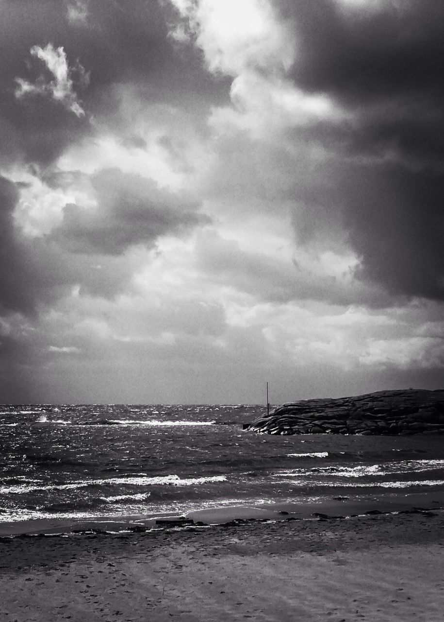 sea, beach, sky, water, horizon over water, cloud - sky, cloudy, shore, scenics, sand, tranquil scene, tranquility, beauty in nature, nature, wave, cloud, overcast, coastline, idyllic, weather