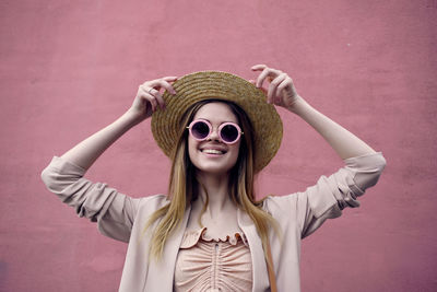 Portrait of smiling young woman wearing hat