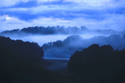 Germany, hesse, fog floating over edersee lake at dusk