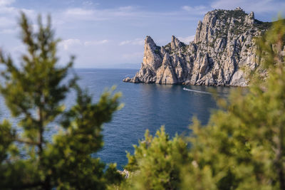 Landscape view of karaul-oba mountain and blue bay in crimea, new light resort, russian federation