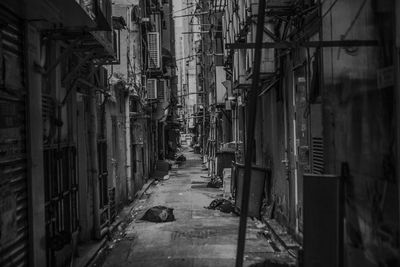 Narrow alley amidst buildings in city