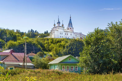 Voew of nikolsky monastery from river, gorokhovets, russia