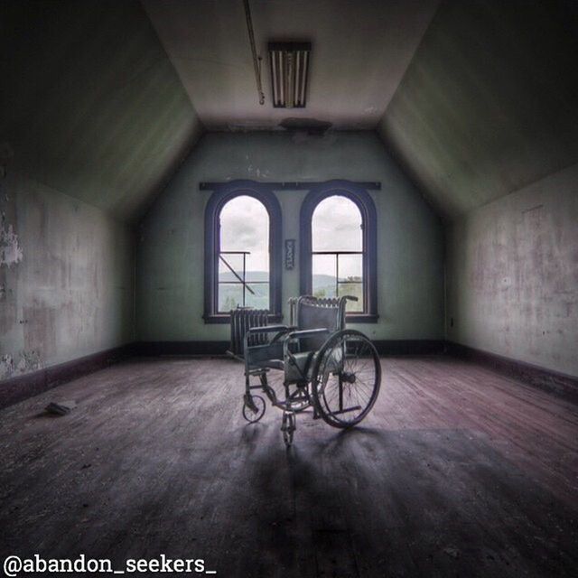 indoors, architecture, built structure, bicycle, wall - building feature, empty, absence, wall, flooring, window, illuminated, ceiling, transportation, tunnel, arch, interior, the way forward, no people, building, corridor