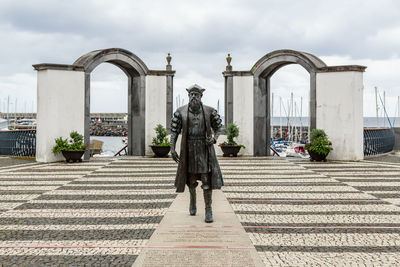 Statue of historic building against cloudy sky