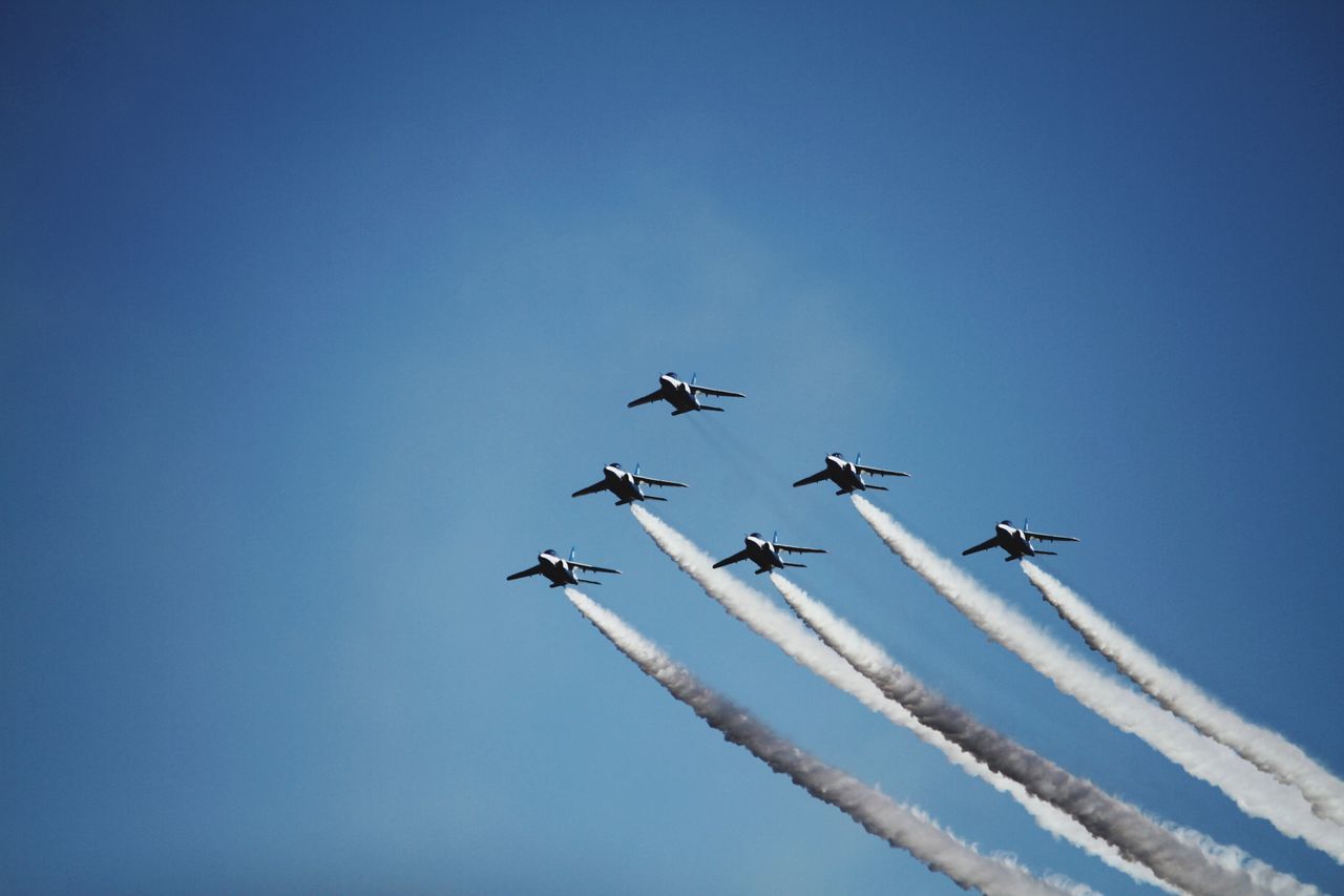 low angle view, clear sky, transportation, air vehicle, mode of transport, flying, airplane, blue, copy space, mid-air, on the move, travel, speed, motion, day, outdoors, journey, fighter plane, vapor trail, sky