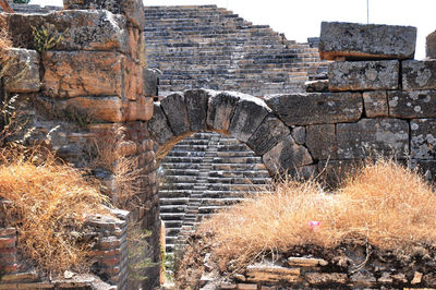 Old ruin building against sky