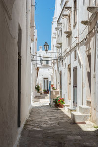 Narrow alley amidst buildings in city