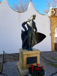 Statue against sky