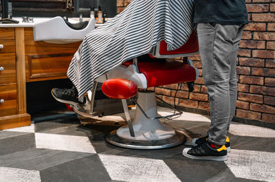 Customer getting a haircut at beauty salon