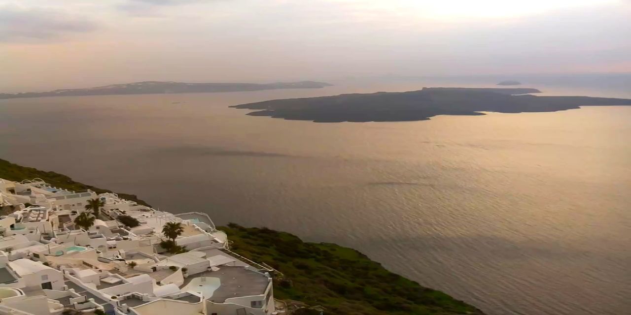 HIGH ANGLE VIEW OF SEA SHORE AGAINST SKY