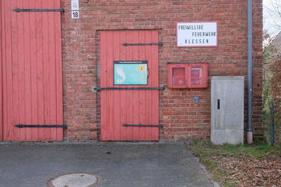 Text on wall of building