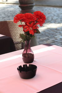 Close-up of red roses in vase on table