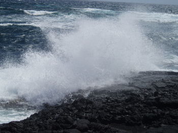 Waves splashing on sea