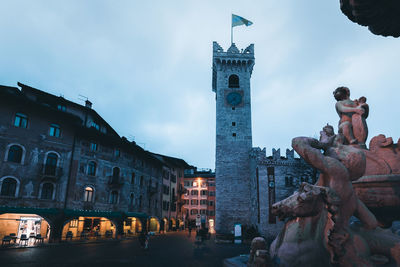 Statue of historic building against sky