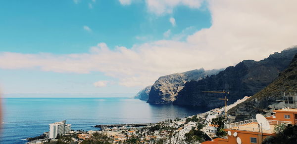 Panoramic view of sea and buildings against sky